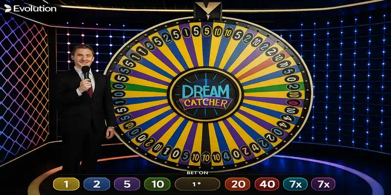에볼루션 드림캐쳐 메인 게임 화면, 54개 섹션으로 구성된 대형 회전판과 라이브 딜러가 진행하는 모습을 보여주는 이미지